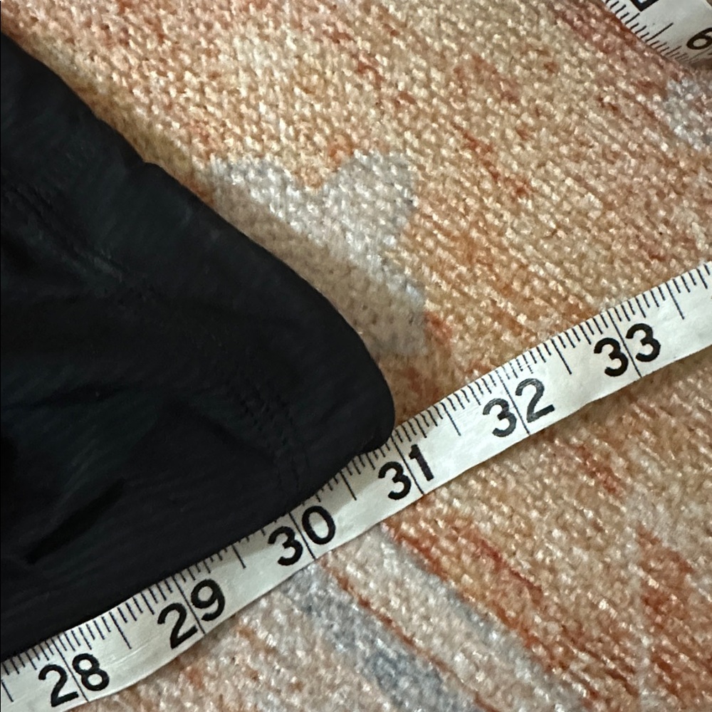 Lululemon Dance Studio Relaxed-Fit Mid-Rise Cargo Pant
Black W5GILS like new Med - Picture 6 of 8